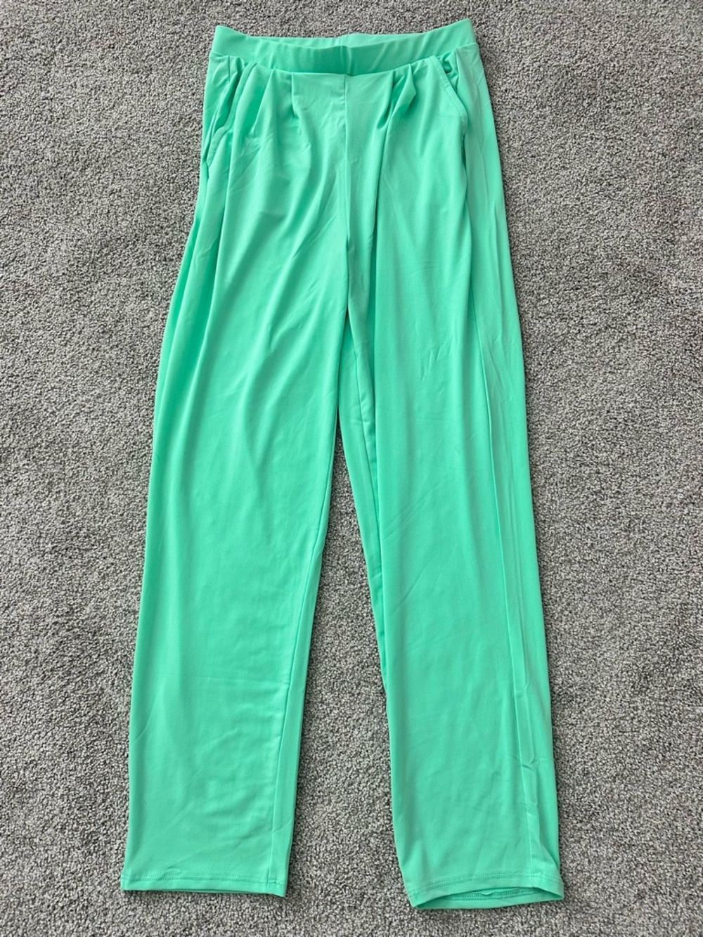 NWOT Zenana Apple Green Straight Leg Pants Comfy Loungewear. Small